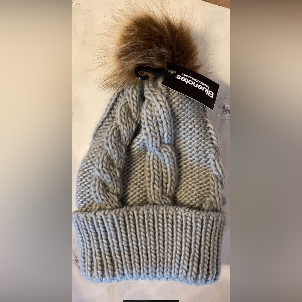 🆕 Bluenotes winter hat toque with fur like pompom one size fits most warm cozy
